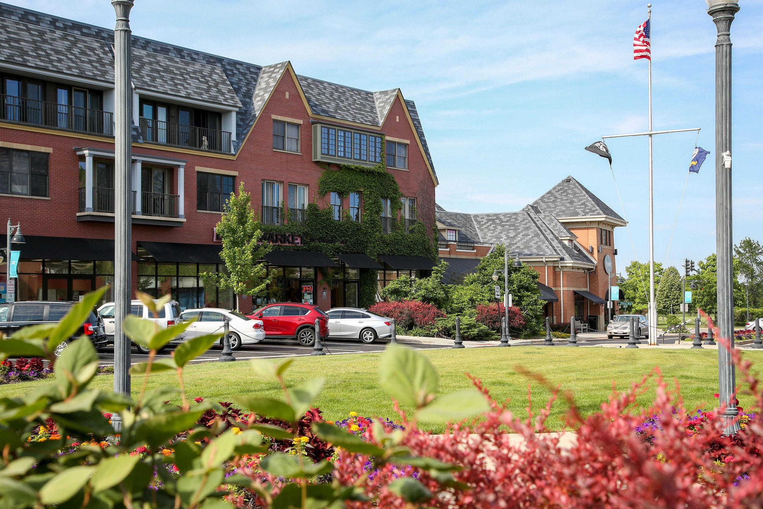 The Glen Town Center - Shopping, Dining